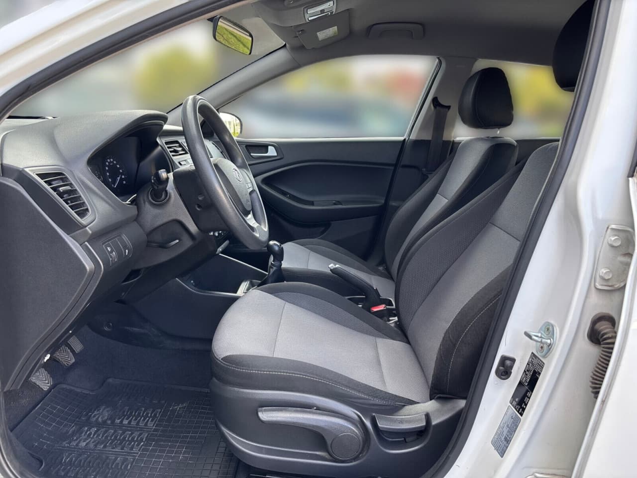 Hyundai i20 - zdjęcie 12