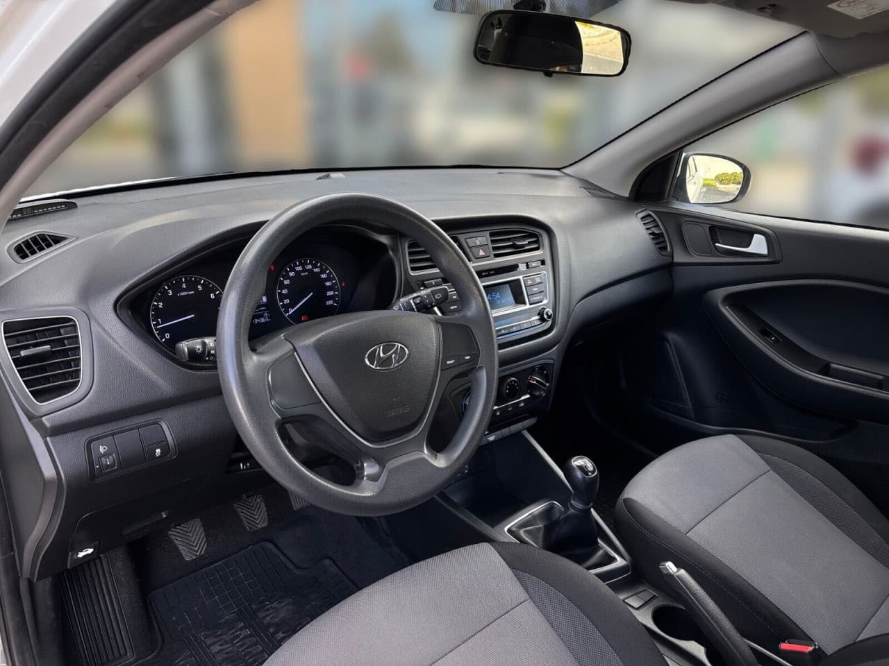 Hyundai i20 - zdjęcie 13