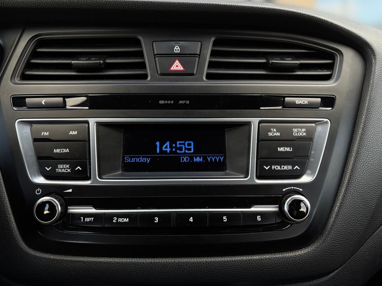 Hyundai i20 - zdjęcie 19